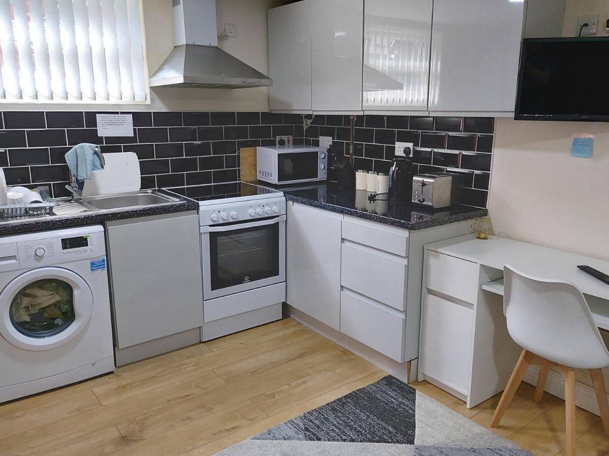 Lovely Studio-Flat With Free Parking, Free Wifi. Leeds  Kültér fotó