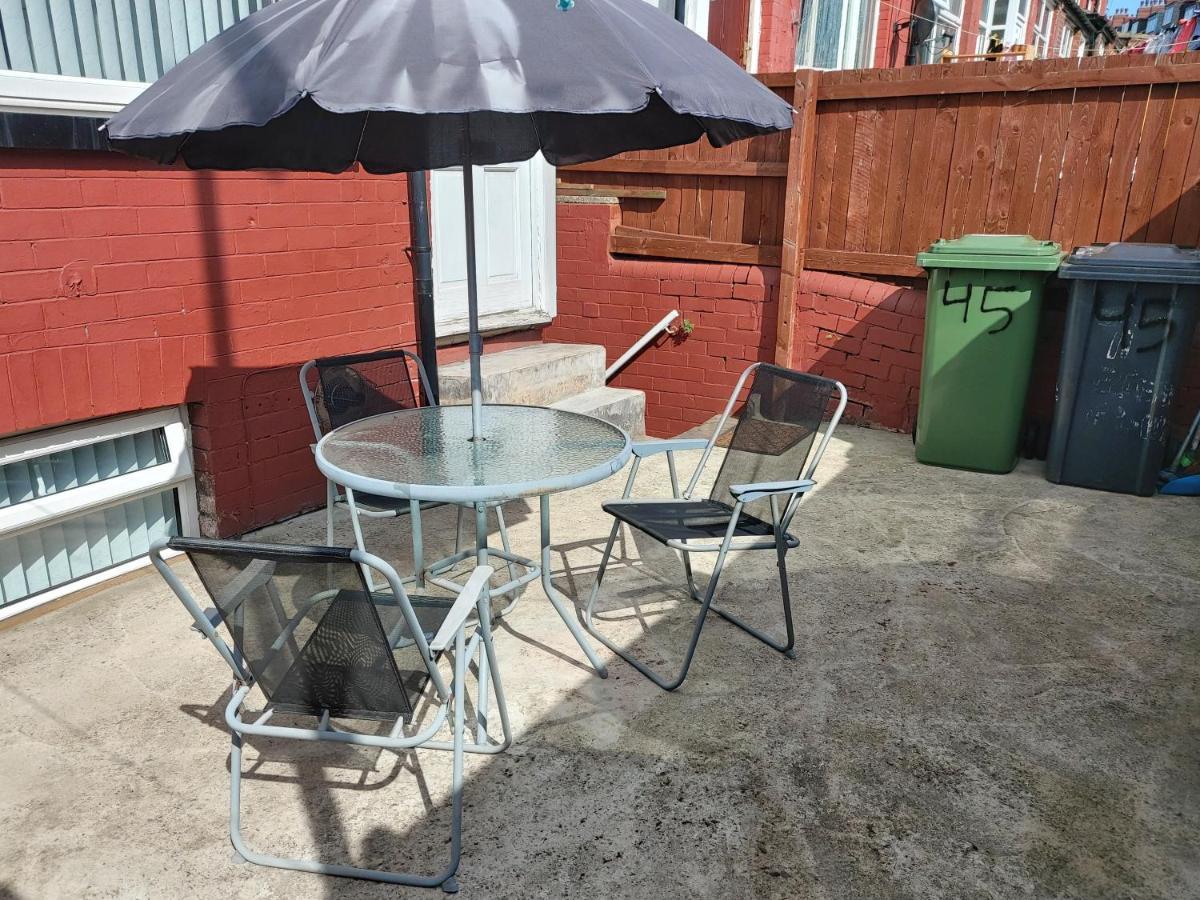 Lovely Studio-Flat With Free Parking, Free Wifi. Leeds  Kültér fotó