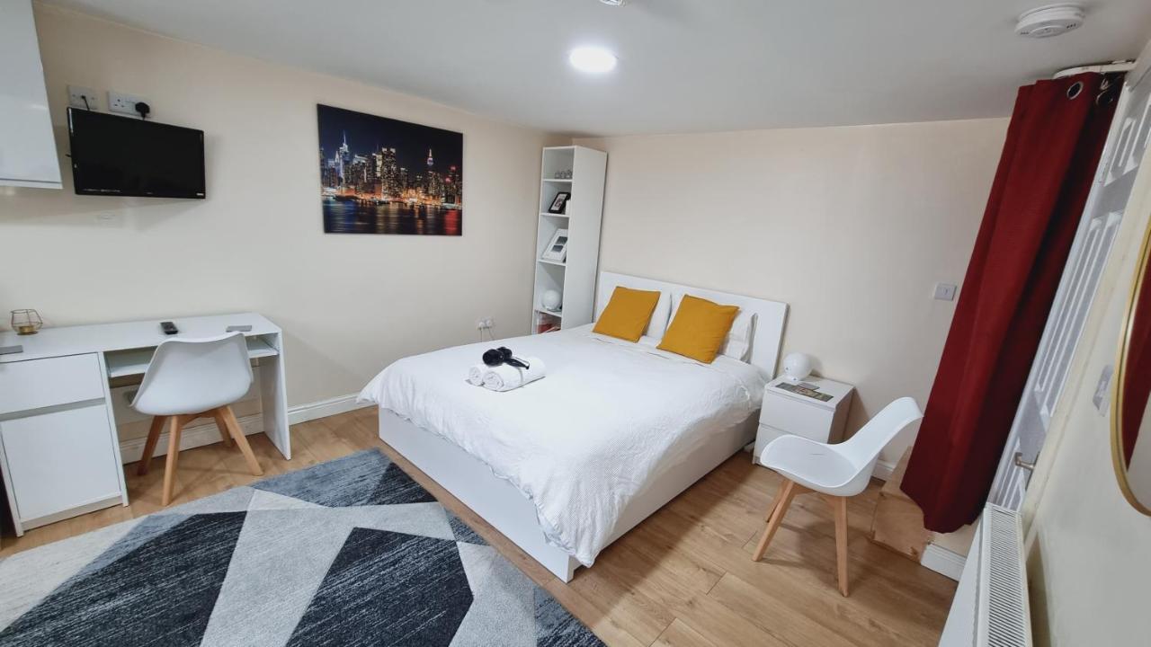 Lovely Studio-Flat With Free Parking, Free Wifi. Leeds  Kültér fotó