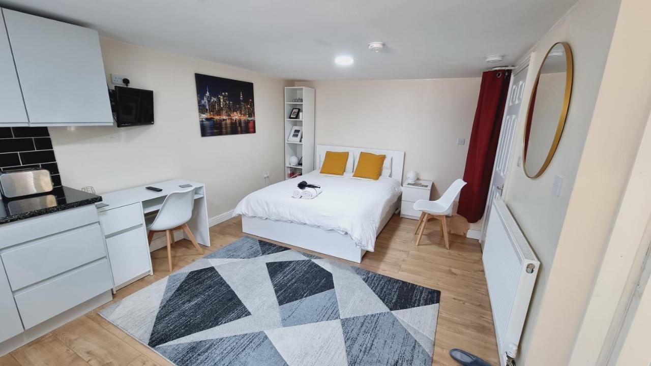 Lovely Studio-Flat With Free Parking, Free Wifi. Leeds  Kültér fotó