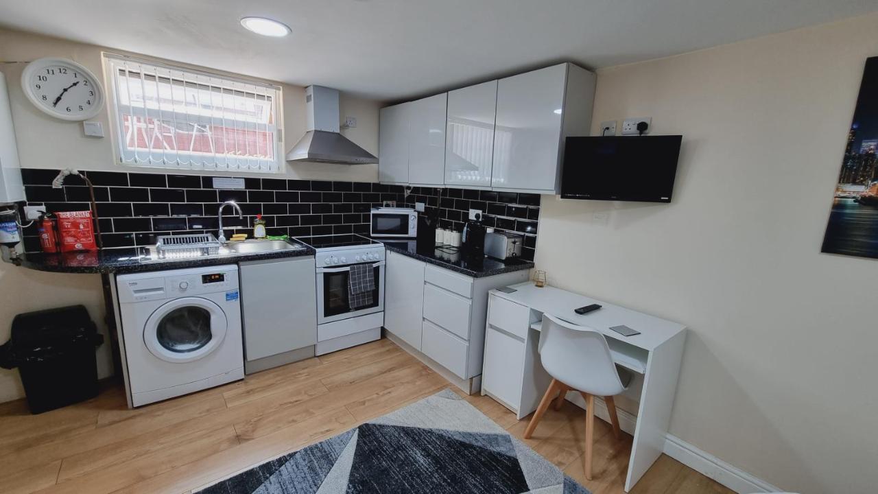 Lovely Studio-Flat With Free Parking, Free Wifi. Leeds  Kültér fotó